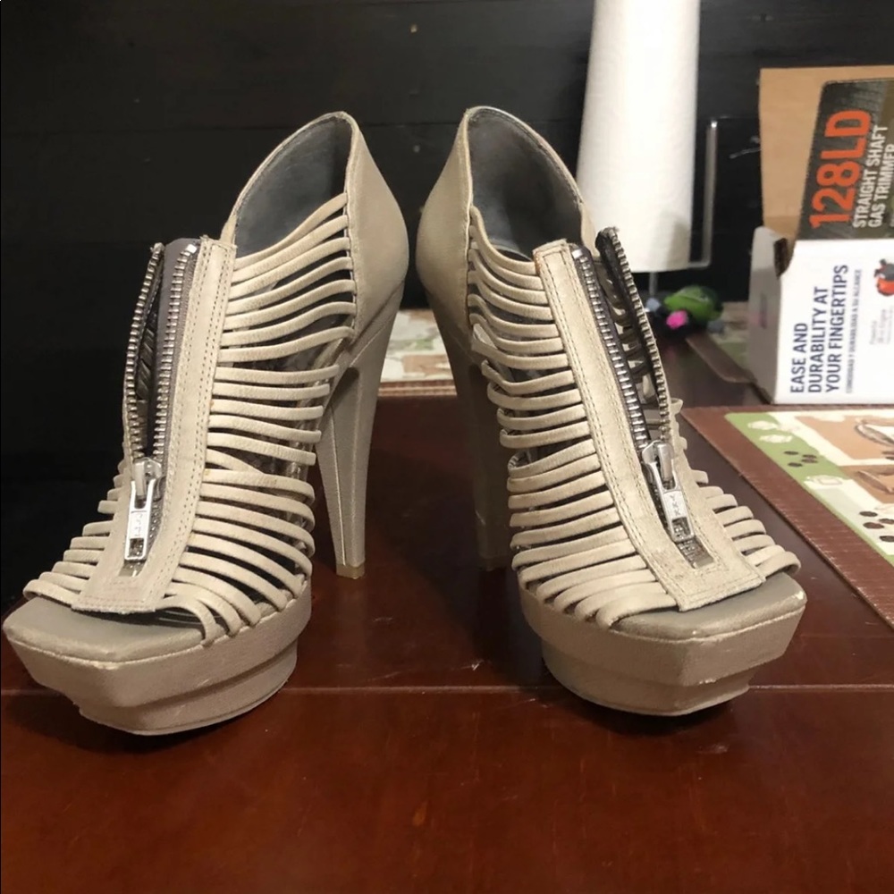 Jessica Simpson tan/cream zippered Heels